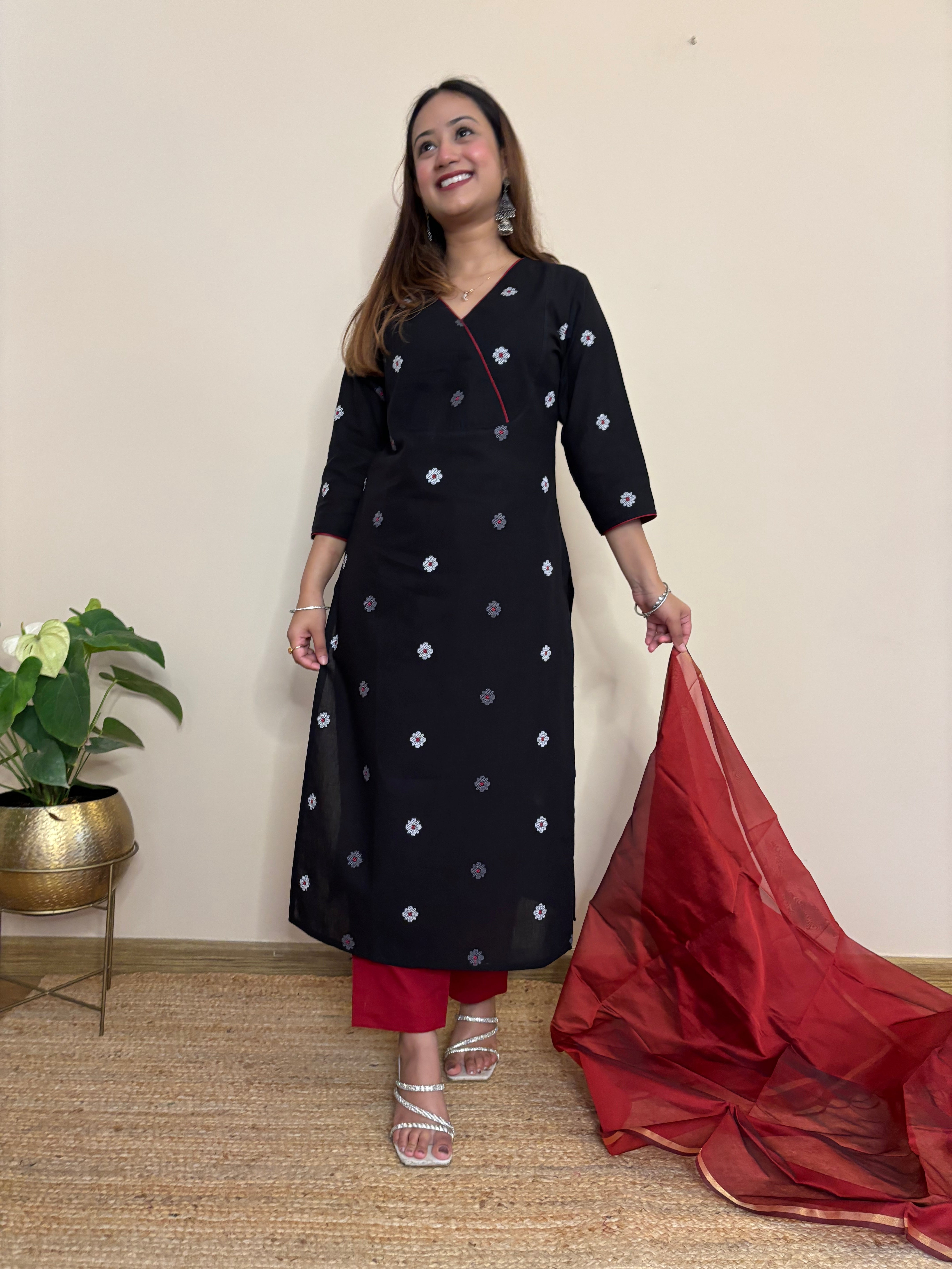 Gul Black south cotton jamdani kurta pant dupatta 3 piece set