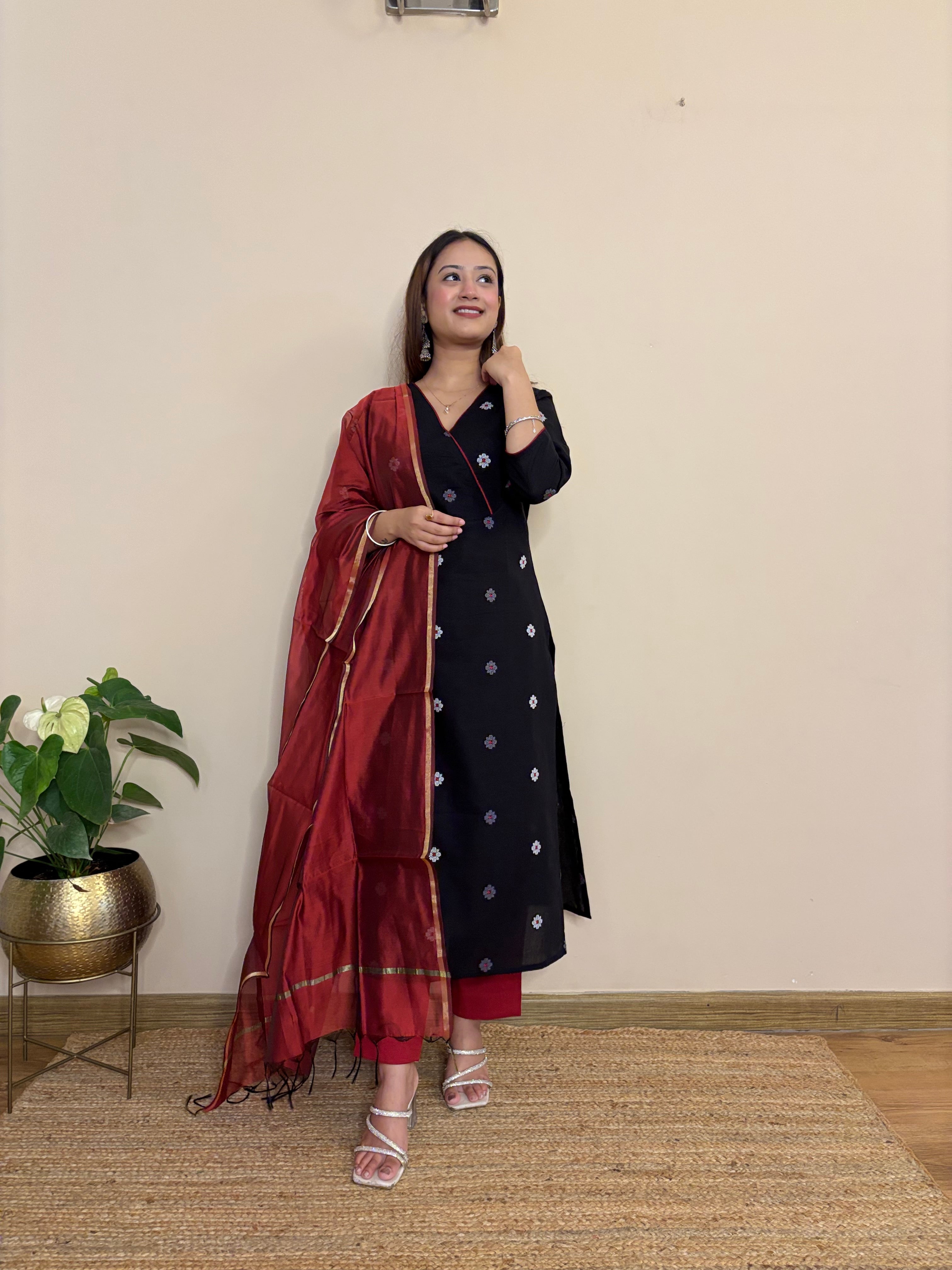 Gul Black south cotton jamdani kurta pant dupatta 3 piece set