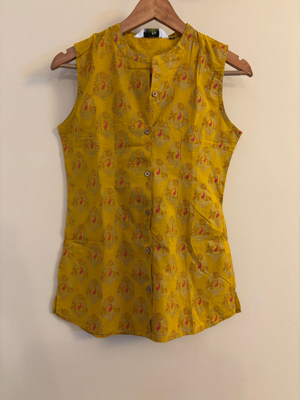 Ochre yellow sleeveless short top