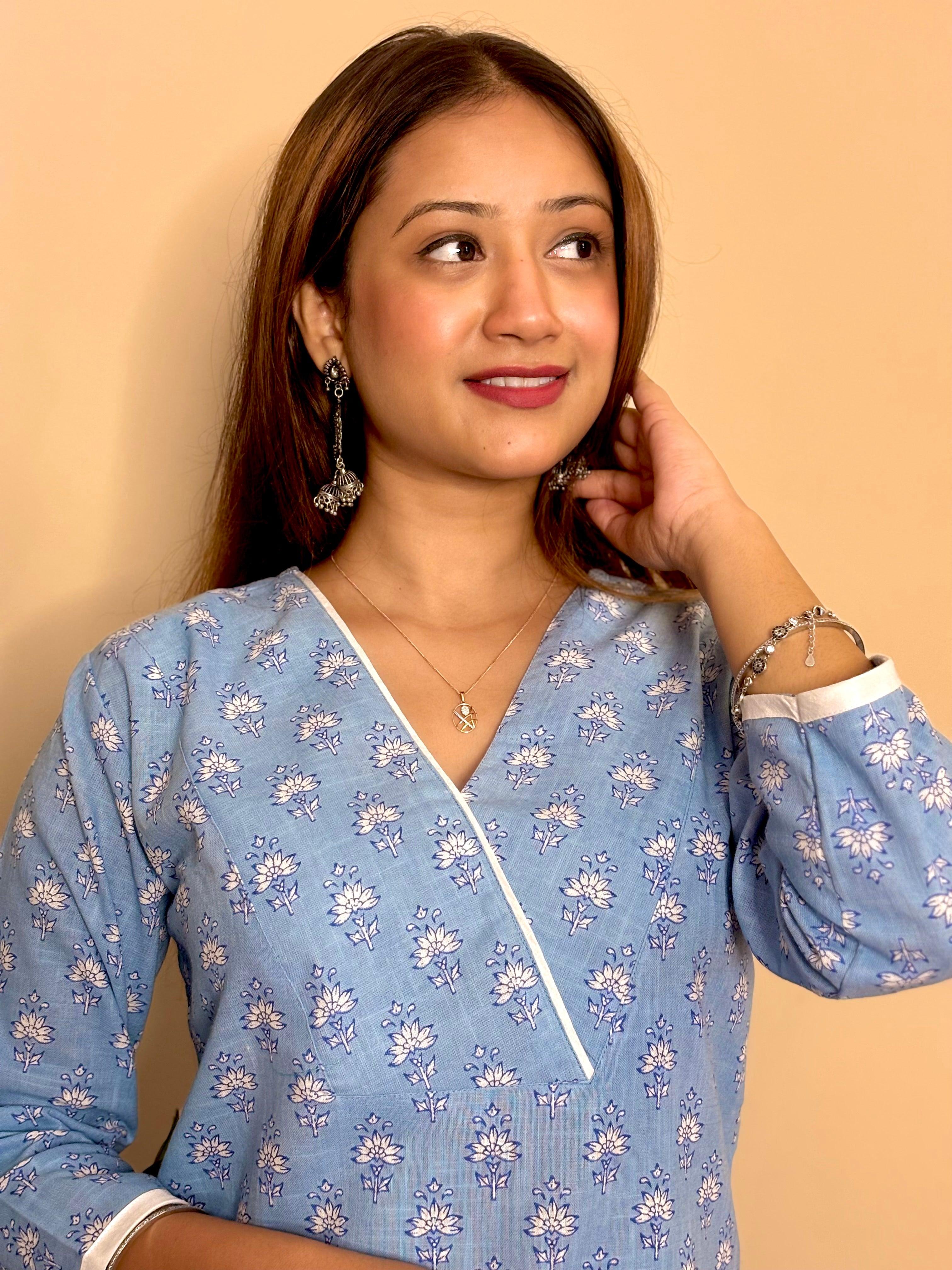 Closeup view of V-neck with white piping of South cottomn kurta