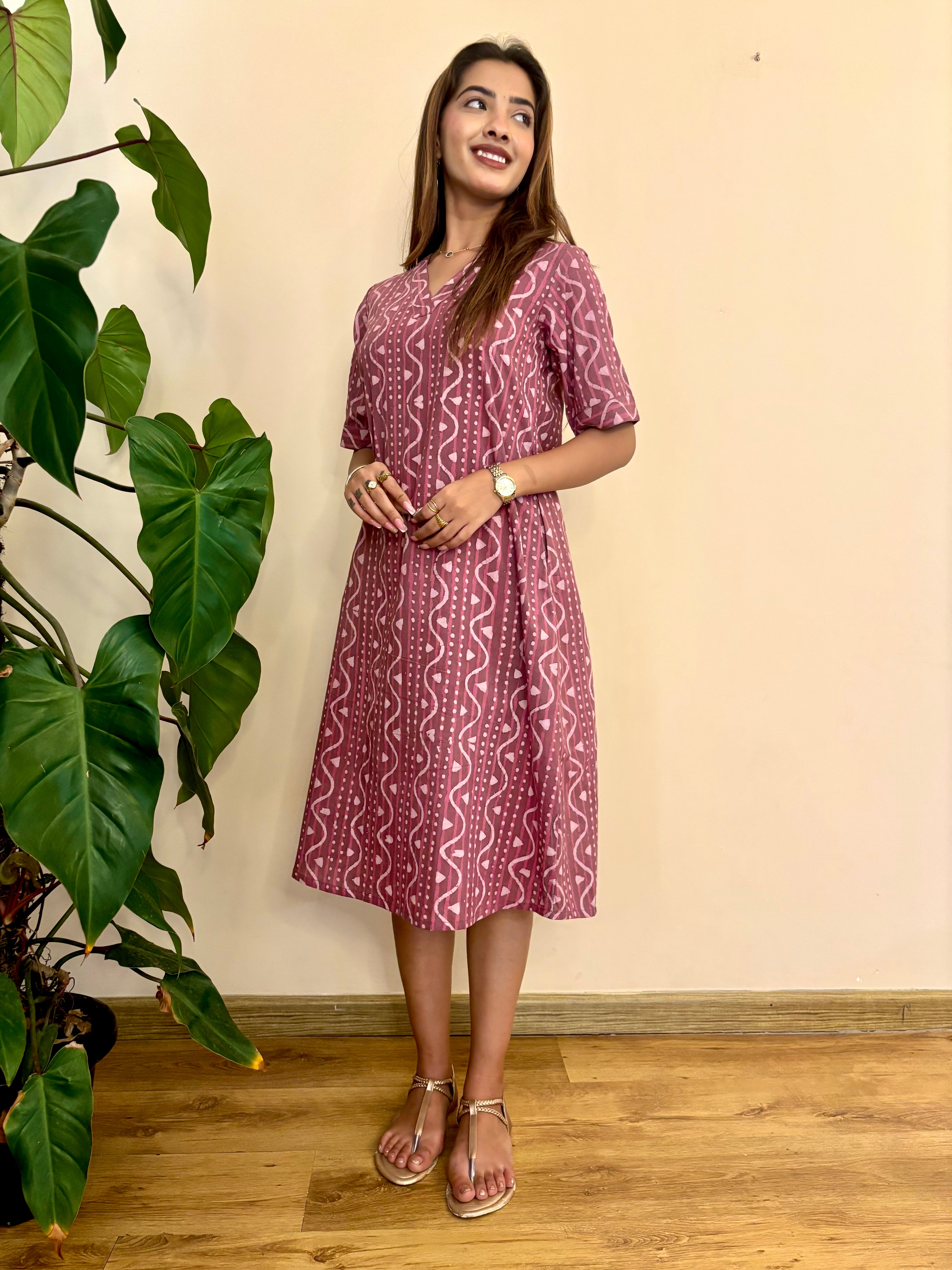 Close up view of Aline and v neck of cotton dress